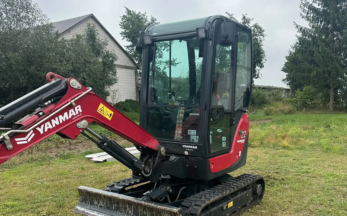 Kabina minikoparki Yanmar SV22 od przodu