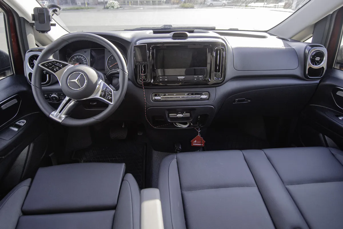 Kokpit z kierownicą Mercedes