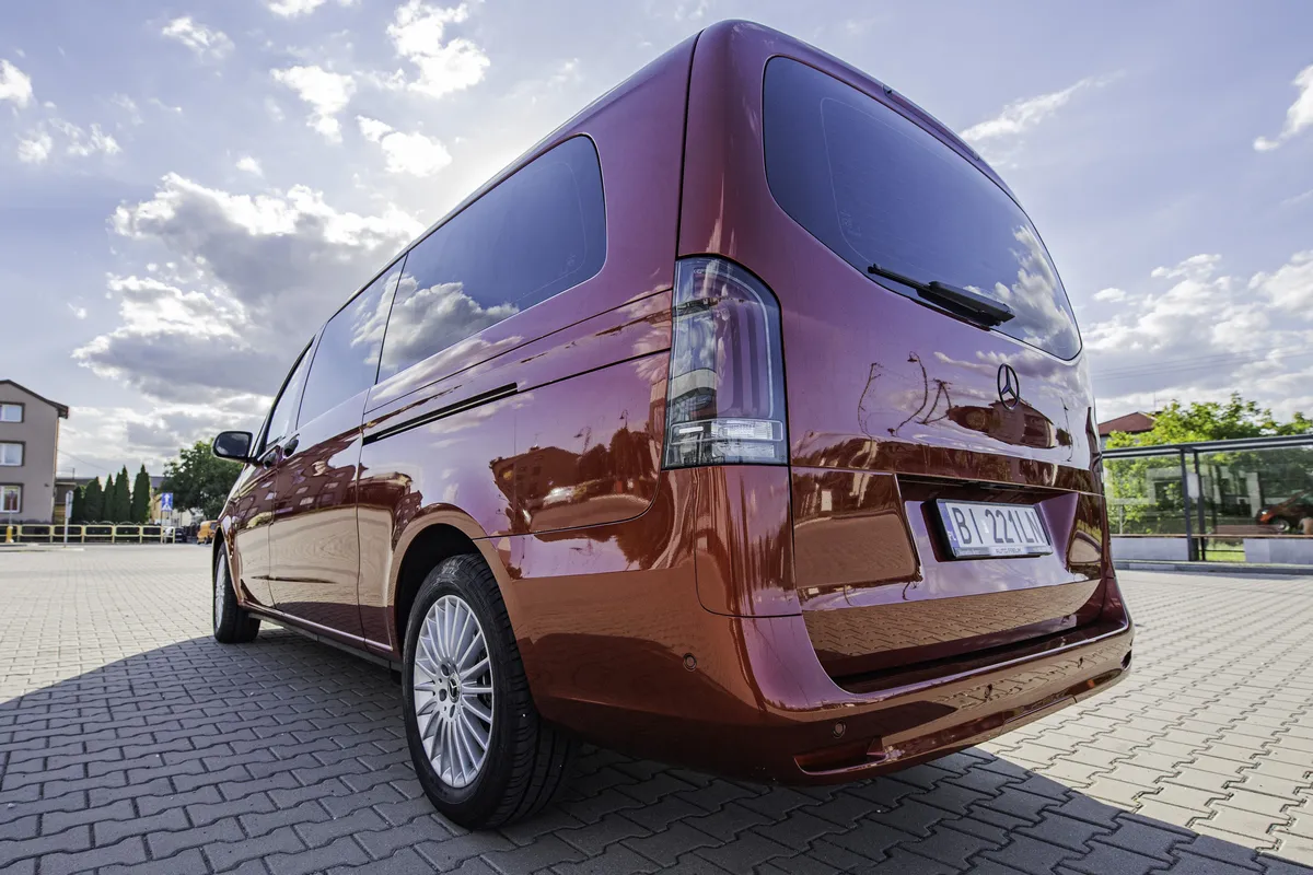 Mercedes Vito — tylna część z przesuwnymi drzwiami